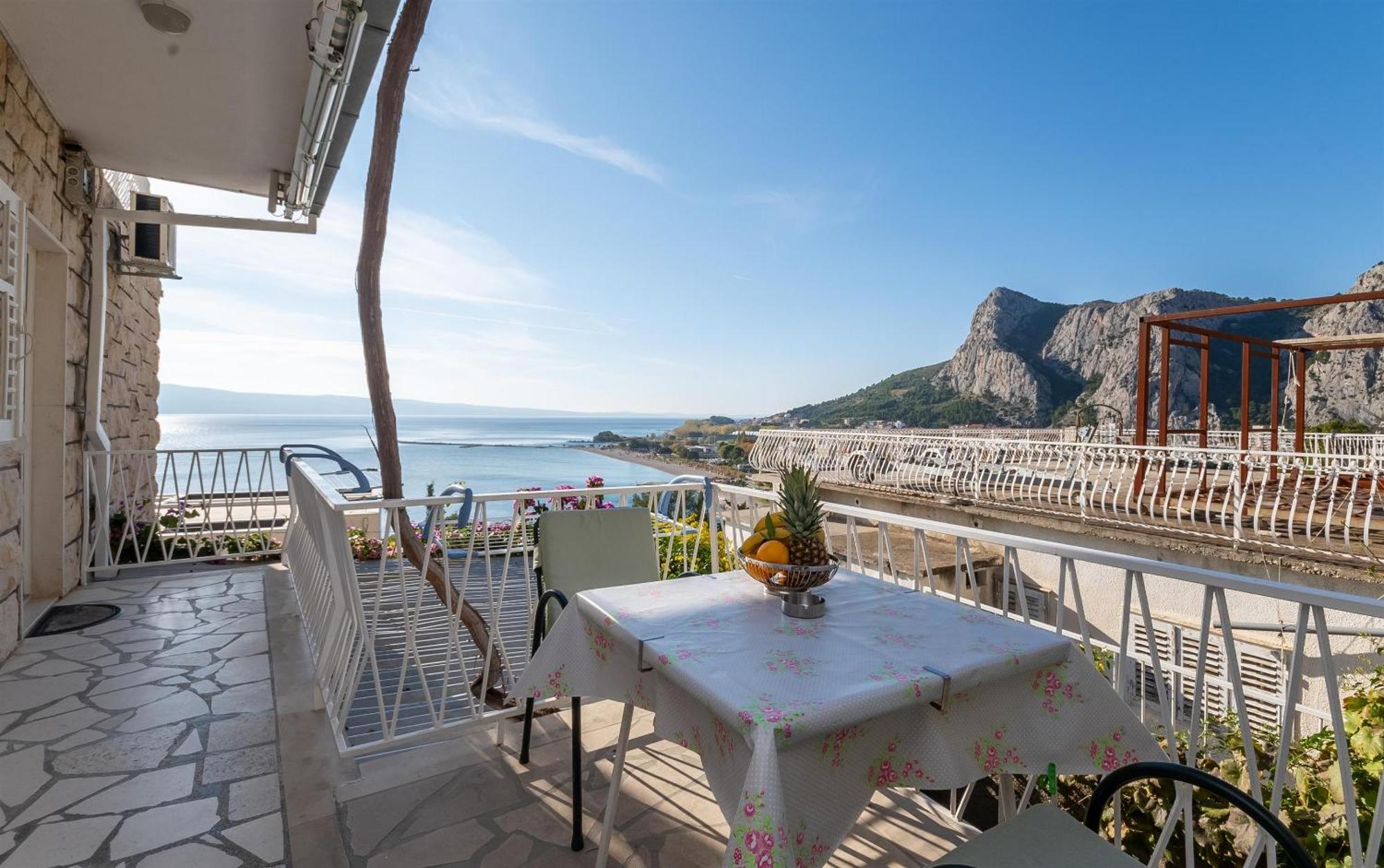 Apartments Ivan - With Parking Omiš Exterior foto