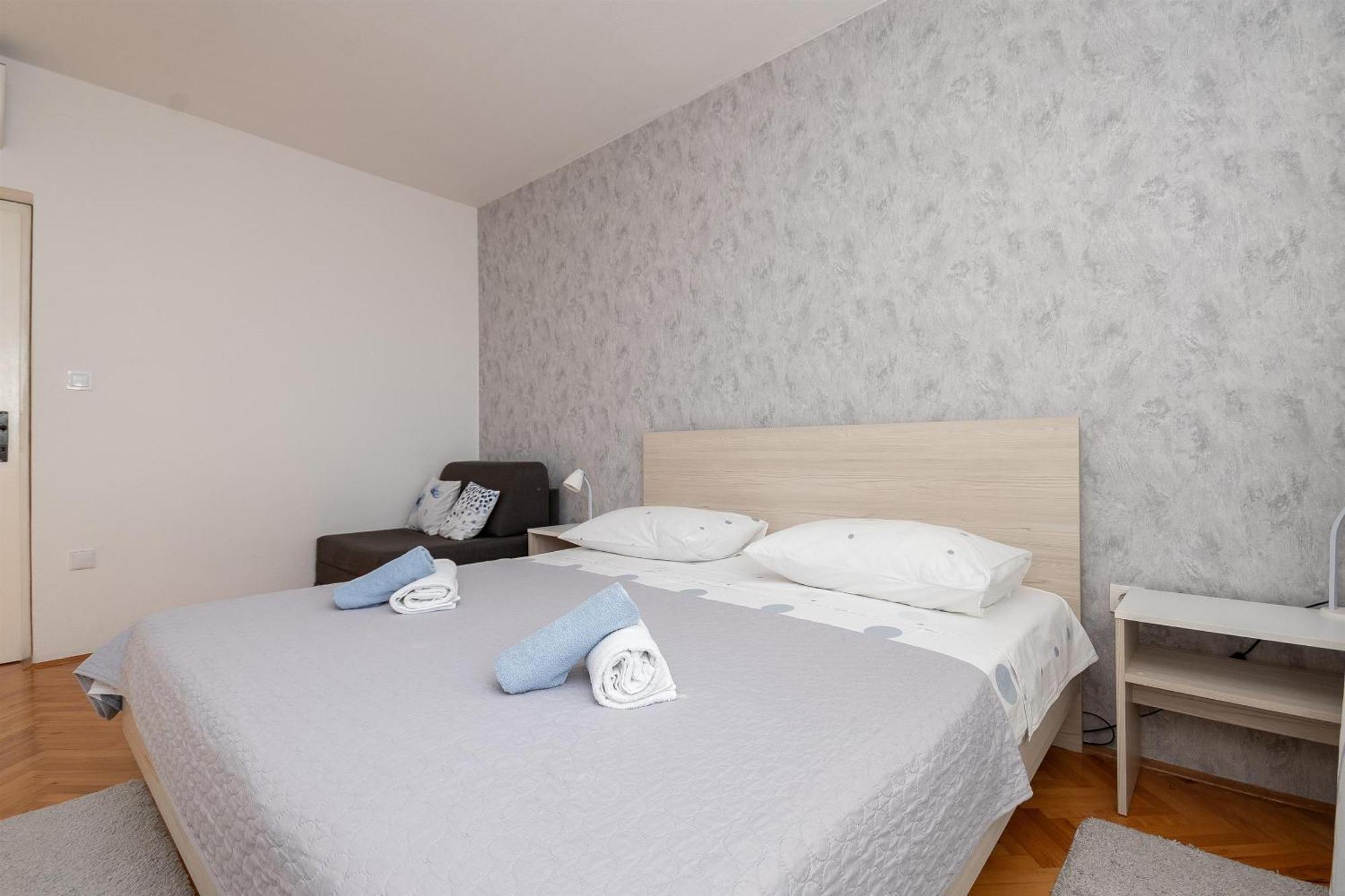 Apartments Ivan - With Parking Omiš Exterior foto